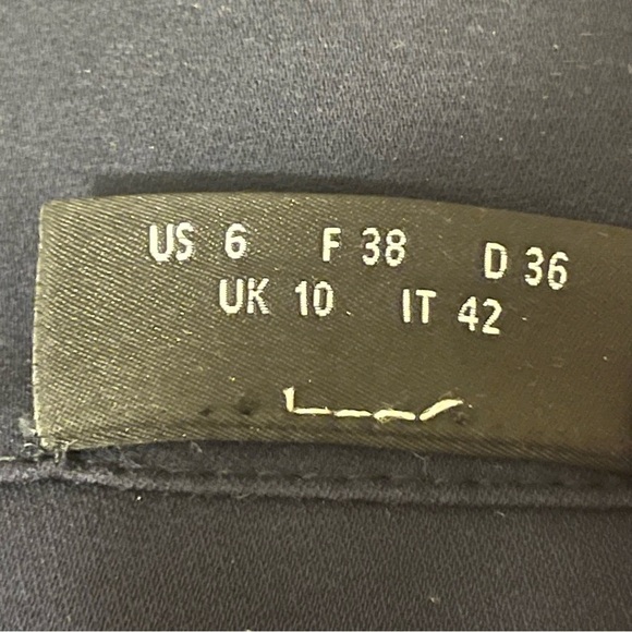 AKRIS Elegant Navy Mulberry Silk Blouse with Black Swarovski Jewel Trim, size 6 - Picture 7 of 13